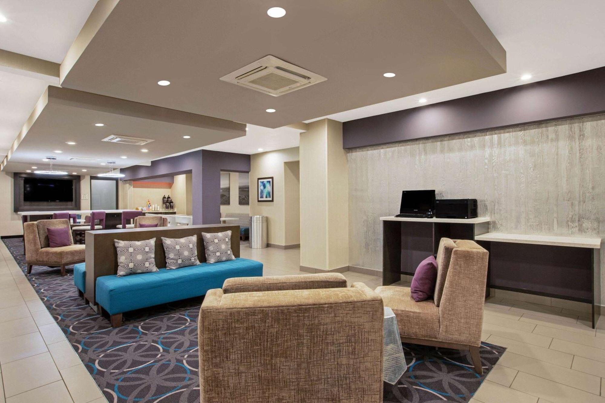 La Quinta By Wyndham Fayetteville Eksteriør bilde