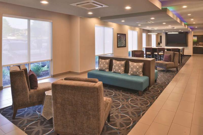La Quinta By Wyndham Fayetteville Eksteriør bilde