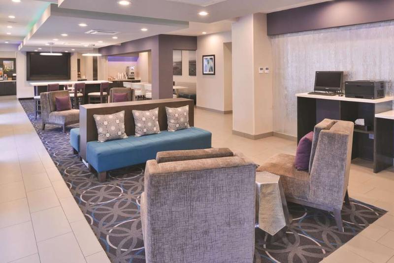 La Quinta By Wyndham Fayetteville Eksteriør bilde
